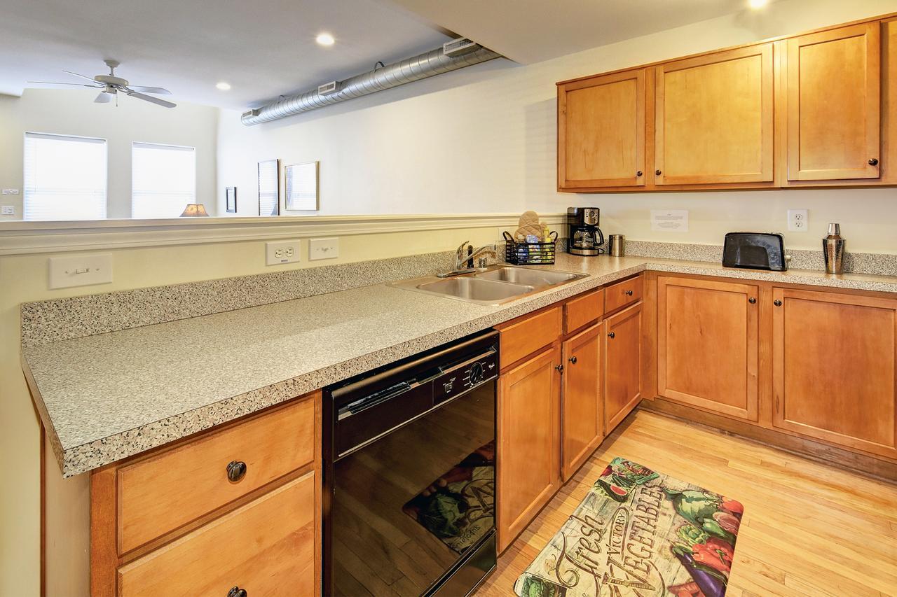 Restaurant Row Townhouse 2 King Bedrooms Луисвил Екстериор снимка